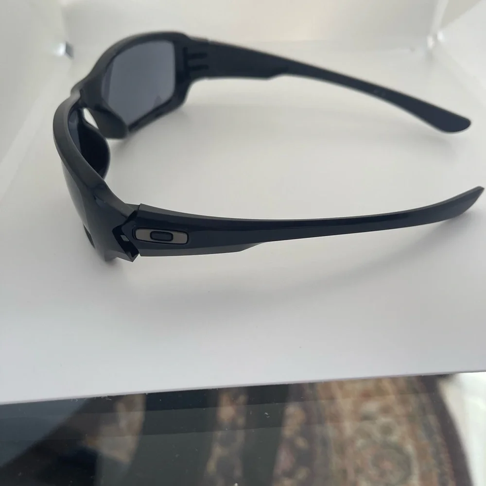 Men’s Oakley sunglasses. - Picture 3 of 3